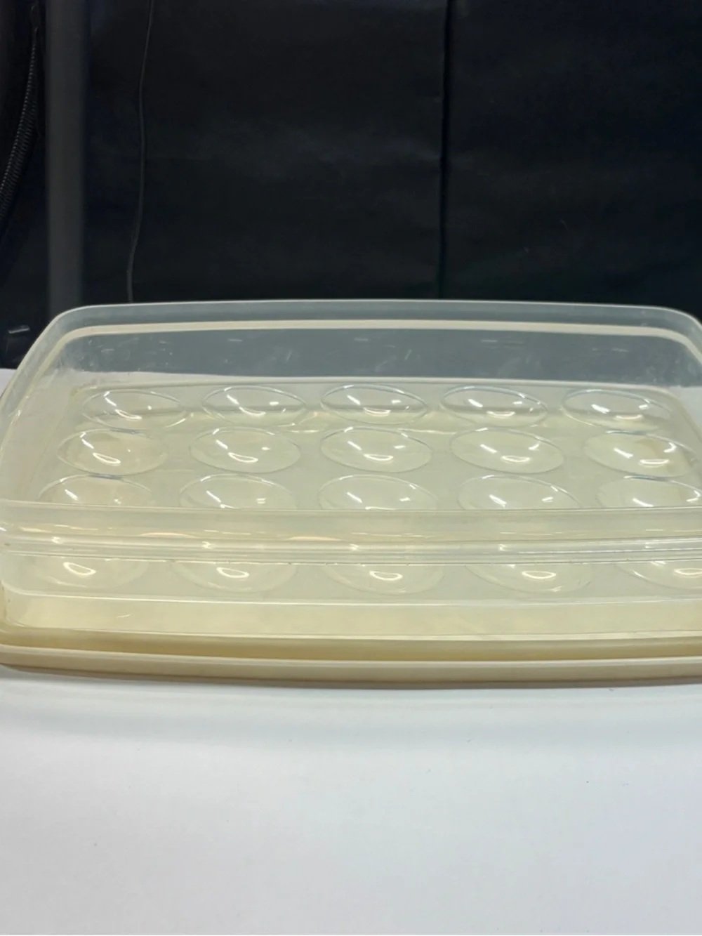 24 piece Vtg Rubbermaid storage containers almond lids